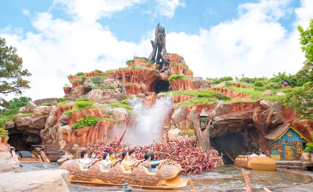 子連れで行く時の対策もバッチリ 夏のディズニーランドは びしょ濡れmax と涼しい夏メニュー るるぶkids