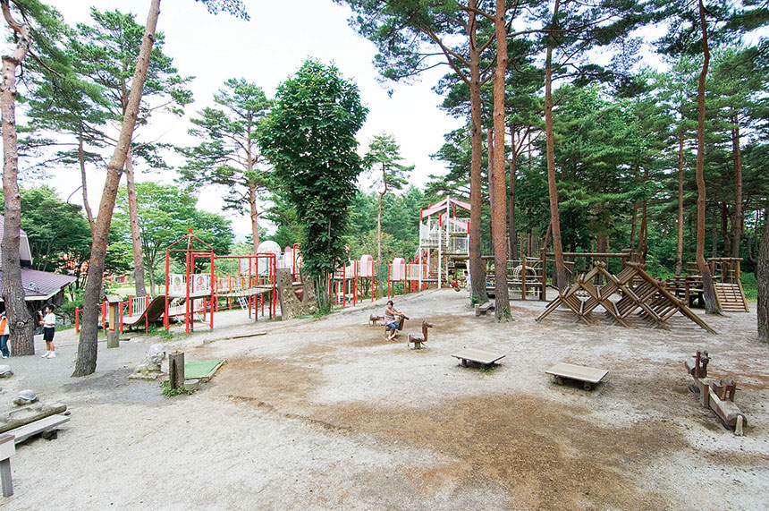 遊具広場全景/恩賜林庭園(富士吉田市)