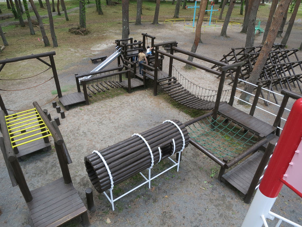 木製アスレチック/恩賜林庭園(富士吉田市)