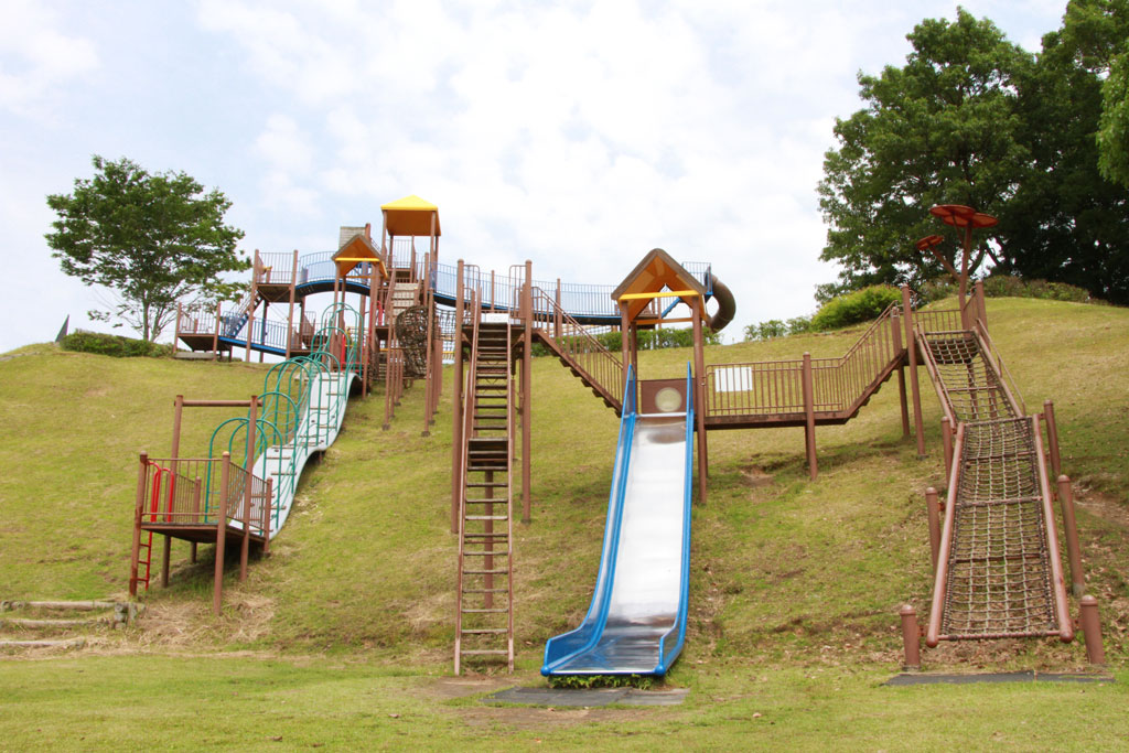 大型複合遊具「わんぱく!冒険ワールド」/錦・くらんど公園(錦町)