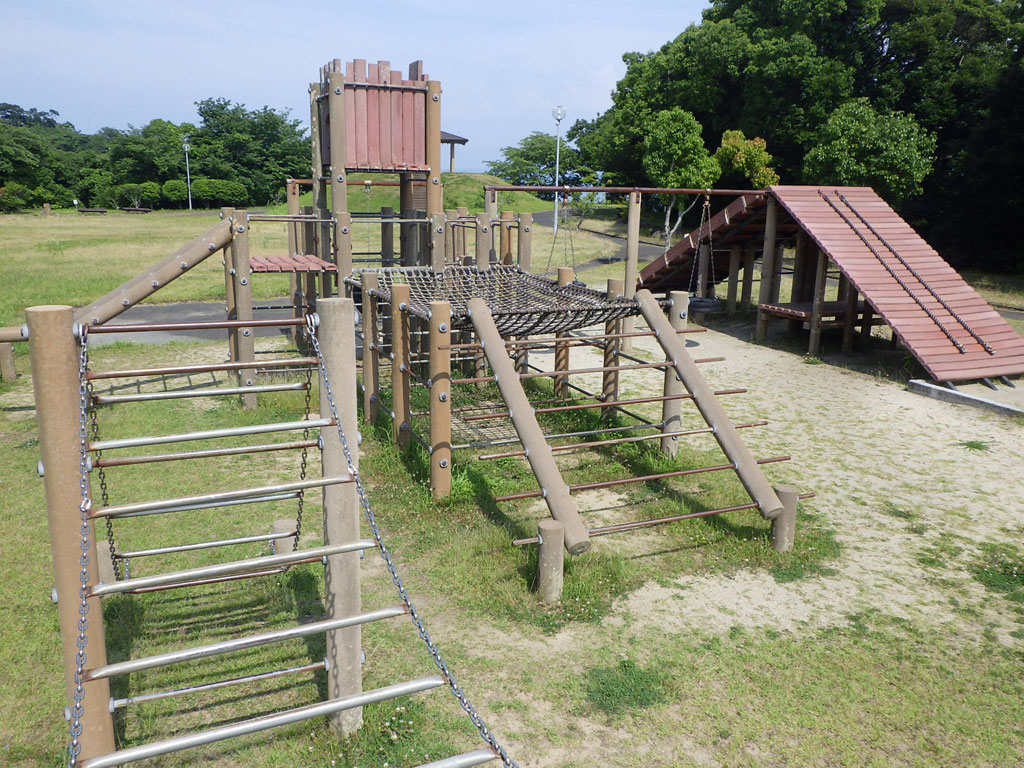 複合遊具「アーベンチャートリム」/うしぶか公園(天草市)