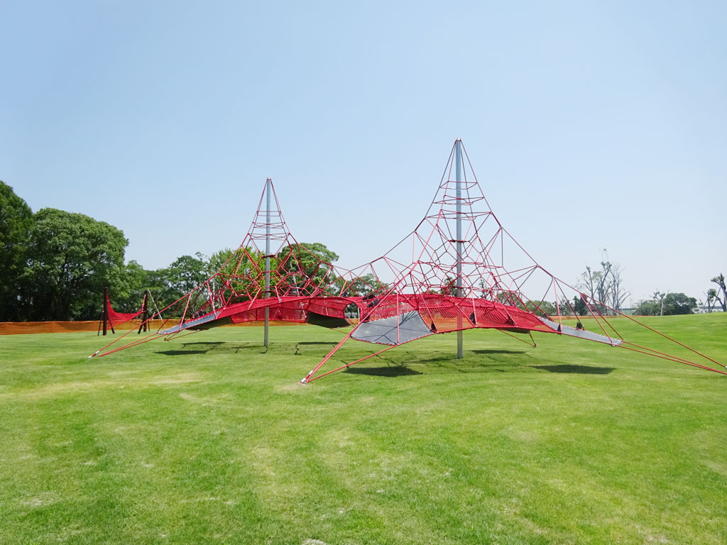さまざまなアスレチック遊具が揃う「冒険遊びの広場」/佐賀県立森林公園(佐賀市)