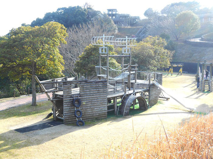 船長になった気分で遊べる舟形遊具/長崎県立西海橋公園(佐世保市)