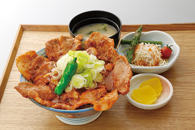 道の駅 望羊中山の「やみつき辛みそ豚丼」(北海道/喜茂別町)