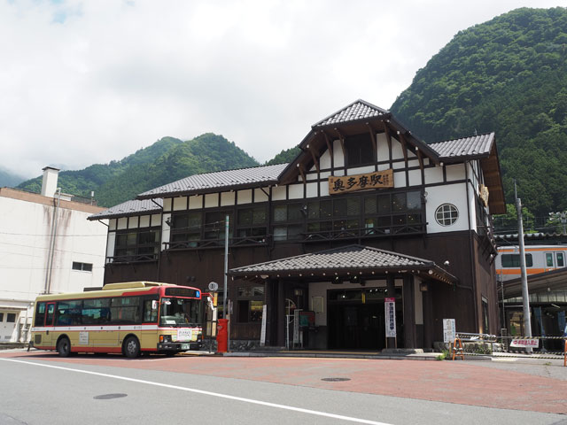 JR青梅線の終着駅・奥多摩駅が起点です/日原鍾乳洞(東京都奥多摩町)