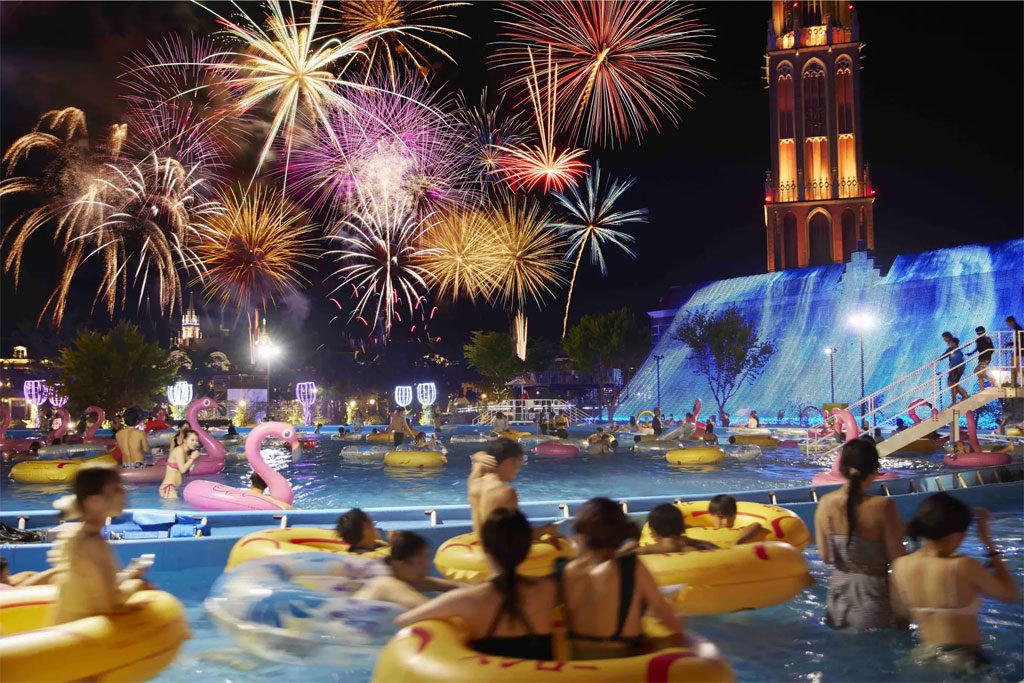 夏休みに注目のプール・水遊びスポット(2022)海上アスレチックも!