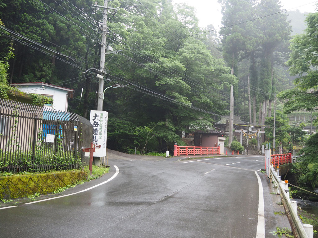 大岳鍾乳洞への山道へ入るポイント(東京都/あきる野市)
