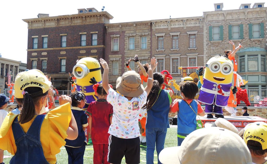 22年usjの夏 親子で遊べるミニオンやワンピースのショー メニュー グッズ情報 るるぶkids