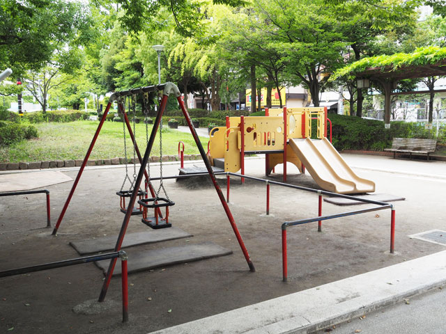 小さめの複合遊具など/総合レクリエーション公園(東京都/江戸川区)