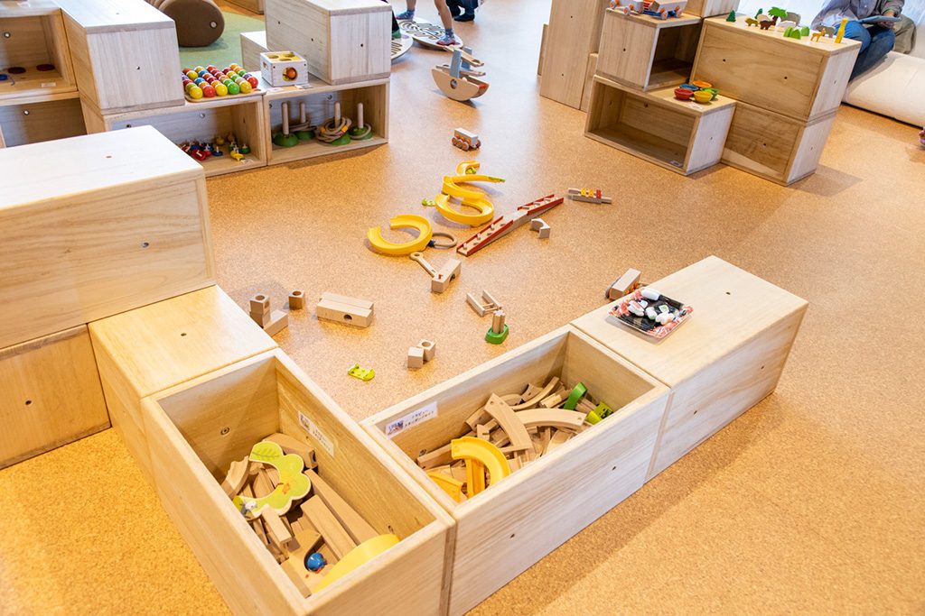 木製のさまざまな知育玩具/PLAY!(東京都/立川市)