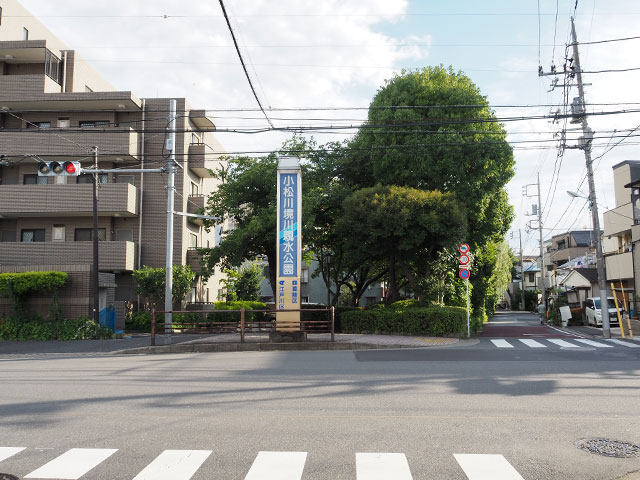 新小岩四丁目バス停付近の交差点の起点/小松川境川親水公園(東京都/江戸川区)