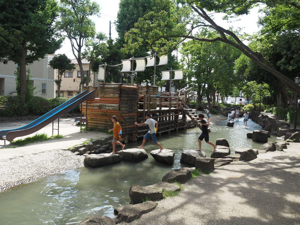 小松川境川親水公園(江戸川区)で水遊び!冒険船など遊具充実!アクセス情報も