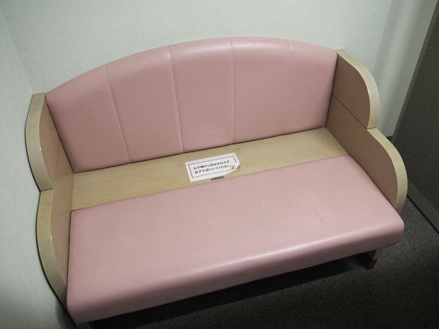 ソファが置かれた個室もあり、安心して授乳できます/埼玉県立川の博物館(埼玉県/寄居町)