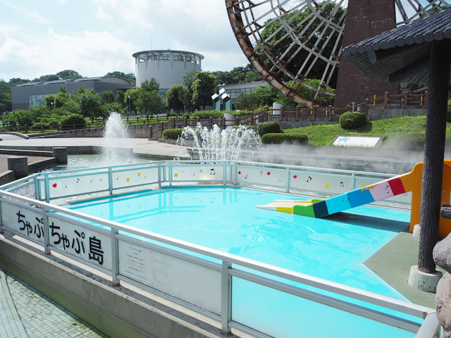 水深5cmの「ちゃぷちゃぷ島」/埼玉県立川の博物館(埼玉県/寄居町)