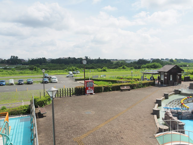 駐車場からエントランスまですぐ/埼玉県立川の博物館(埼玉県/寄居町)