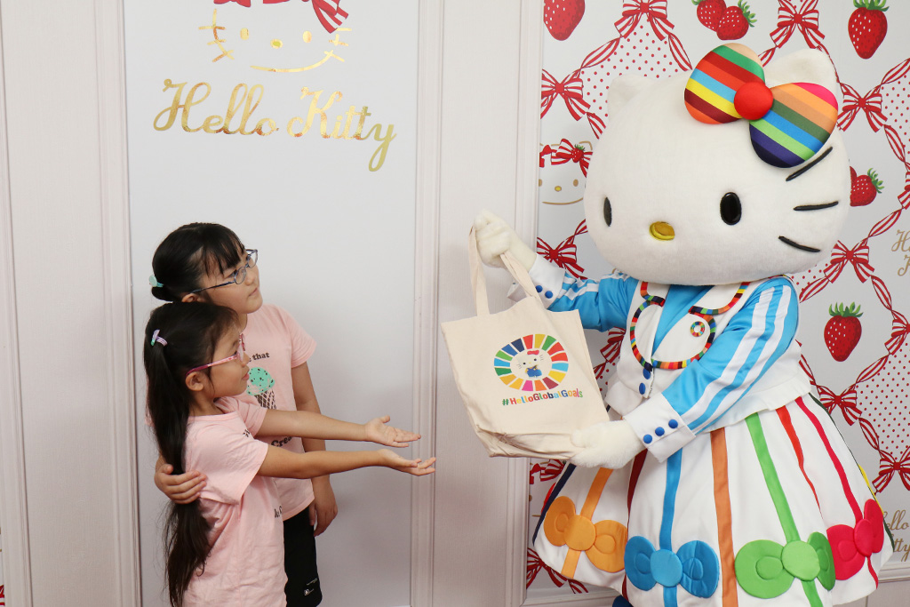 キティちゃんがくれたプレゼントは、ハローキティのSDGsのエコバッグ