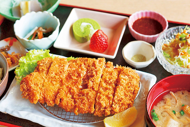 耳納いっーとんかつ定食/道の駅 うきは(福岡県/うきは市)