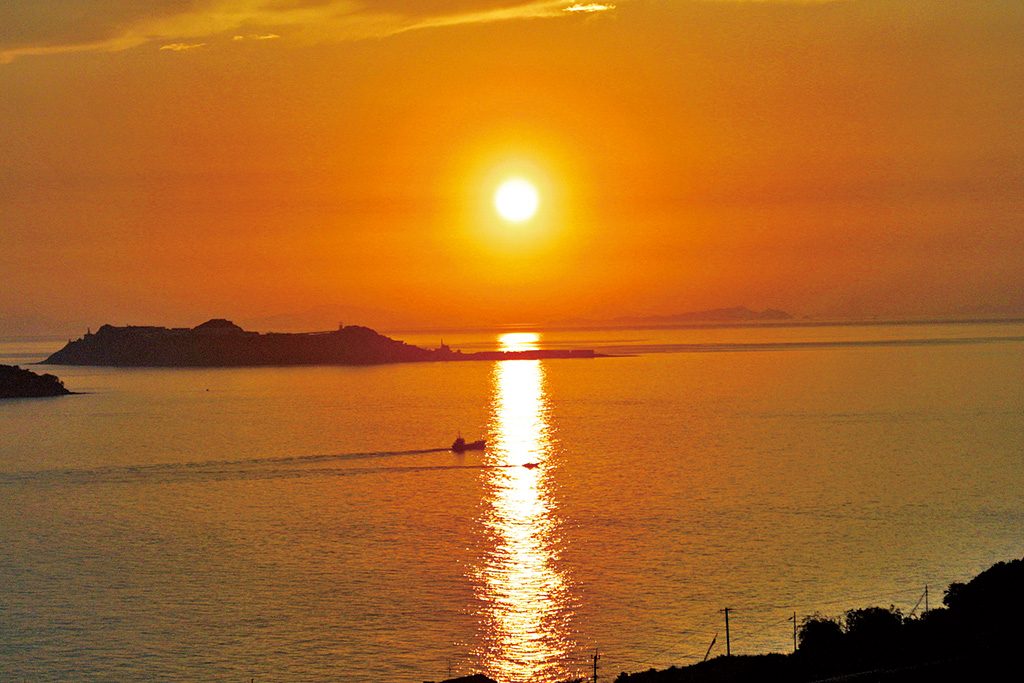 オレンジに染まる岬の絶景スポット/道の駅 夕陽が丘そとめ(長崎県/長崎市)