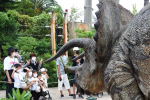 Usj ジュラシック パーク で恐竜の世界に入り込む 恐竜フード グッズも紹介 るるぶkids