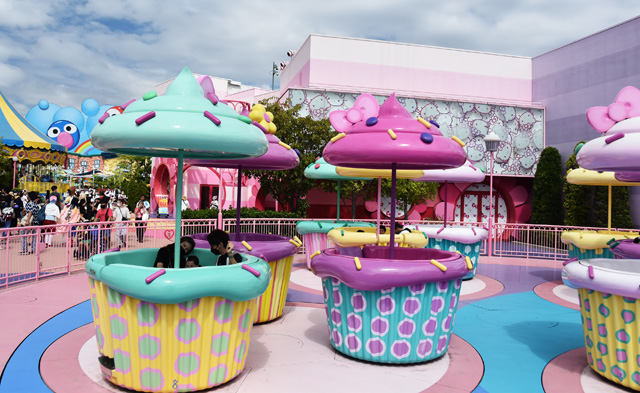 可愛いカップケーキがクルクル回転する「ハローキティのカップケーキ・ドリーム」/ユニバーサル・スタジオ・ジャパン(大阪市)