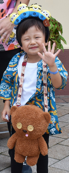 キッズが首からさげているのがティム・ポップコーンバケツ/ユニバーサル・スタジオ・ジャパン(大阪市)