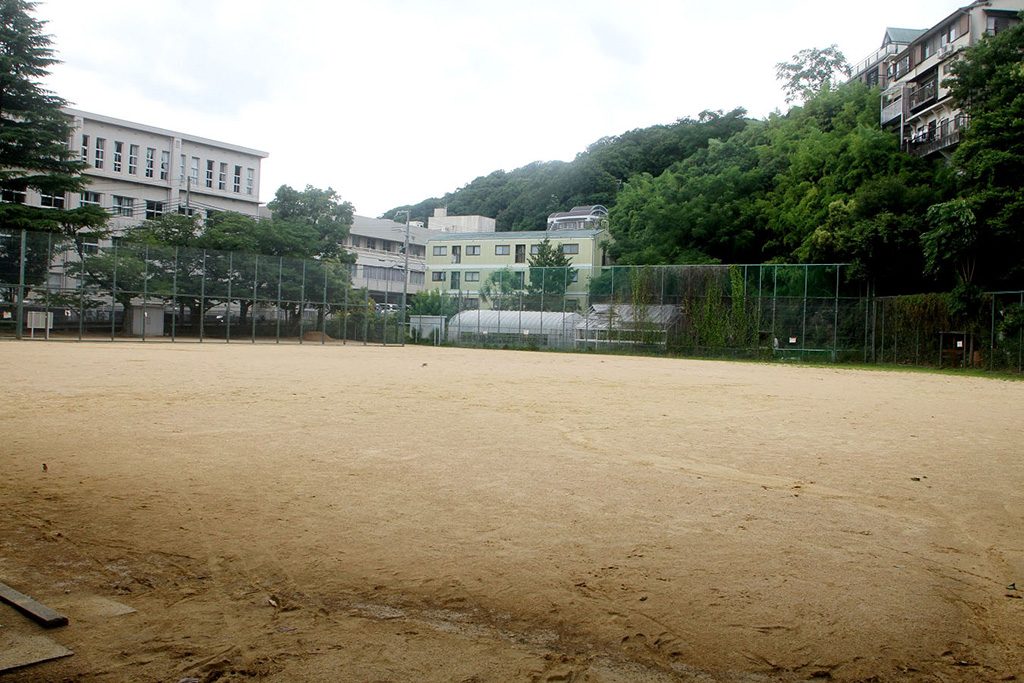 山麓の広場にある「グラウンド」/諏訪山公園(兵庫県/神戸市)