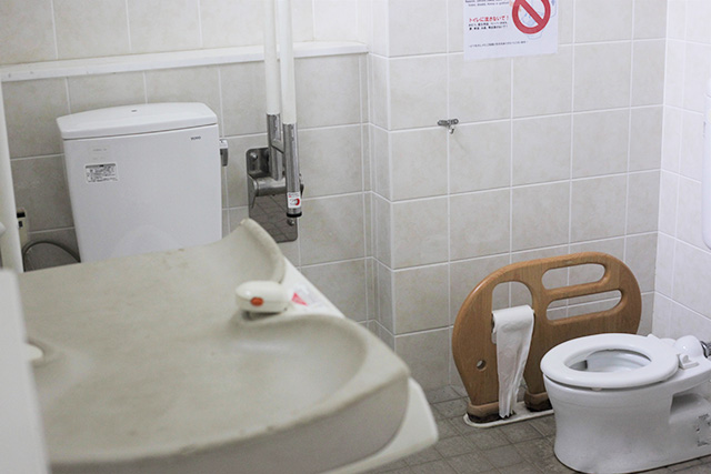 優先トイレには小さい子用の便座/服部緑地(大阪府/豊中市)