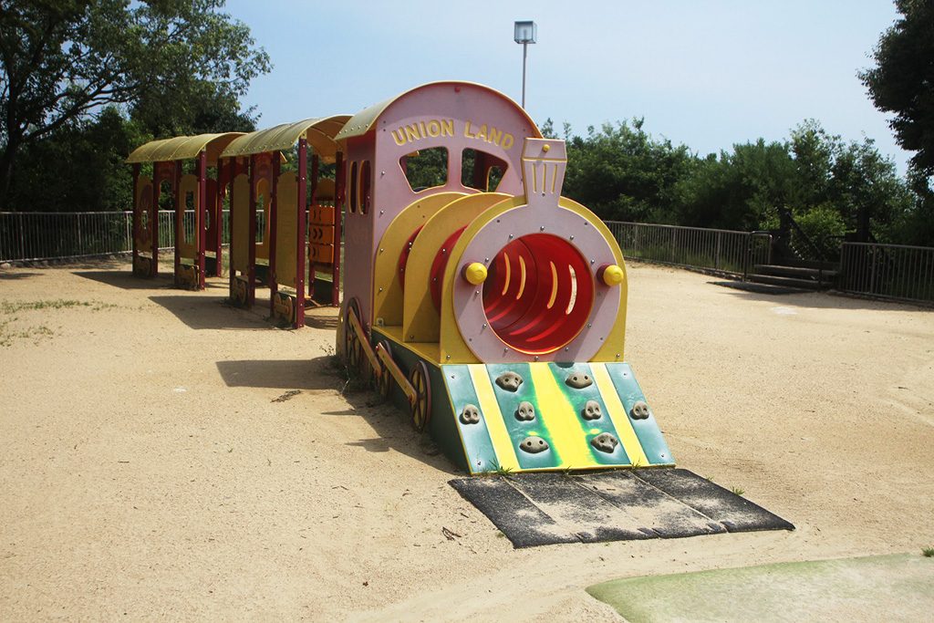 汽車の遊具/神戸総合運動公園(神戸市/須磨区)