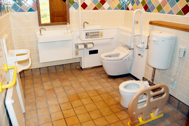 バリアフリートイレには、ベビーキープやキッズトイレも/ジブリパーク(愛知県/長久手市)