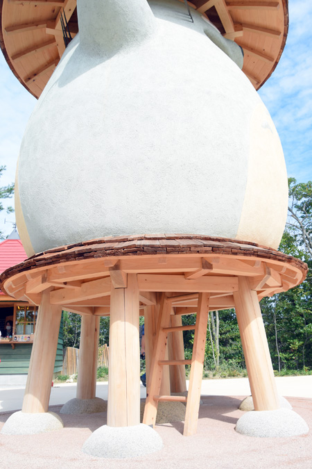「どんどこ堂」の下からキッズは中に入れます/ジブリパーク(愛知県/長久手市)