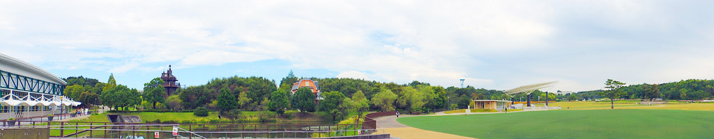 「愛・地球博記念公園」の「大芝生広場」や「ジブリパーク」の「青春の丘」が見えてきます/ジブリパーク(愛知県/長久手市)