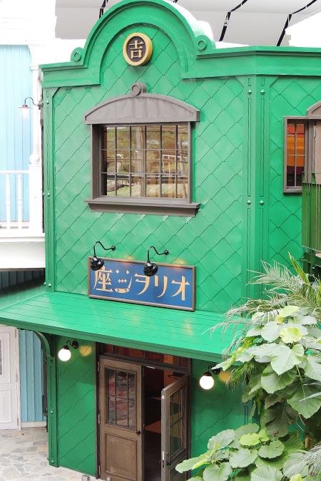 「中央階段」を上がって左側にある「映像展示室オリヲン座」/ジブリパーク(愛知県/長久手市)