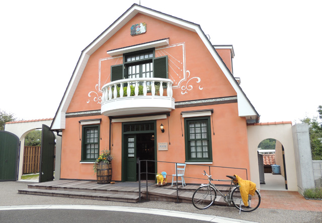 「地球屋」の外には、天沢聖司の自転車が/ジブリパーク(愛知県/長久手市)