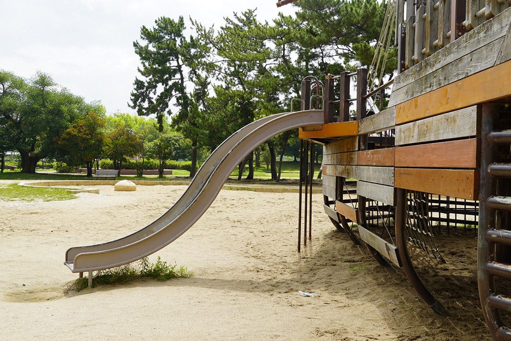ゆるいS字カーブの滑り台/浜甲子園運動公園(兵庫県/西宮市)