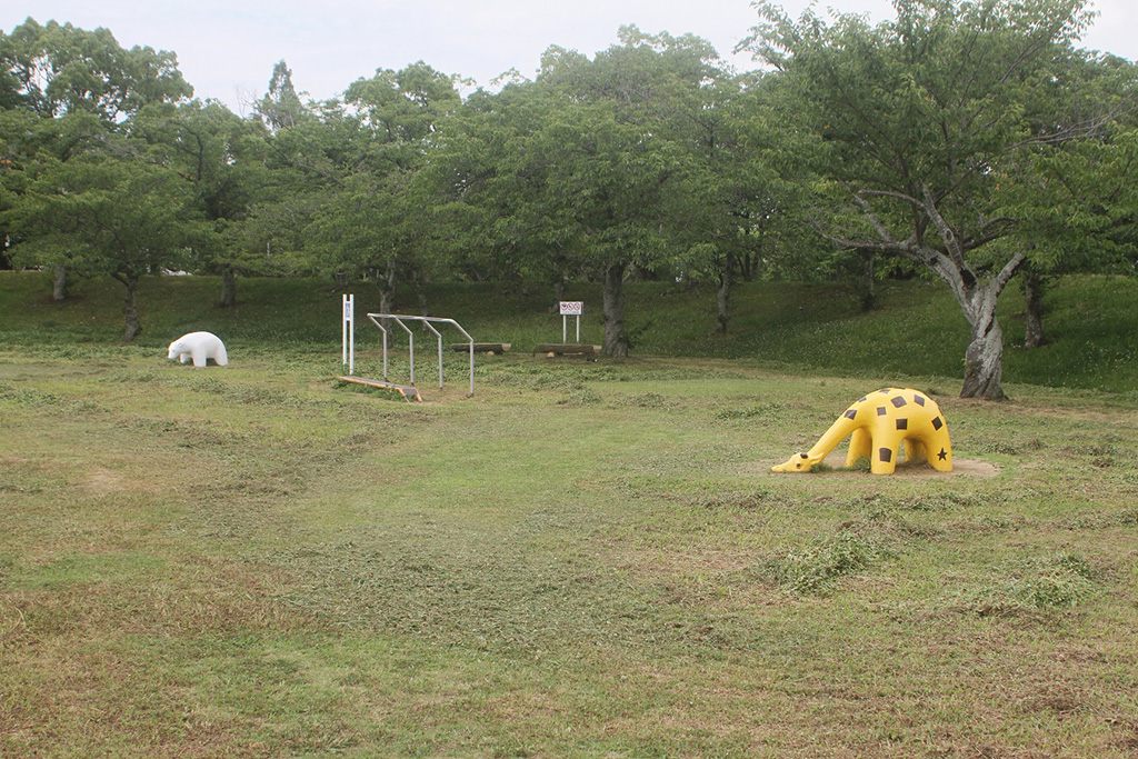 野外活動広場の象形遊具や健康遊具/石ケ谷公園(兵庫県/明石市)