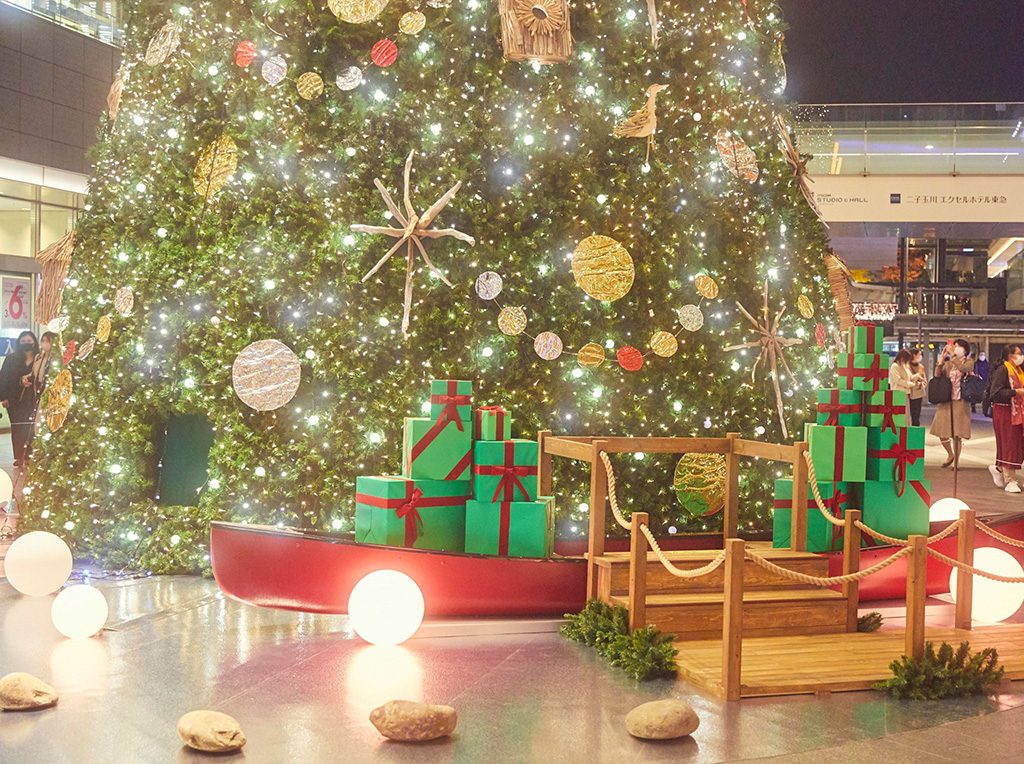 「鏡映しのクリスマスツリー」/二子玉川ライズ(東京都/世田谷区)