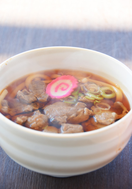 ジンギスカンうどん1200円/旭川市旭山動物園(北海道)