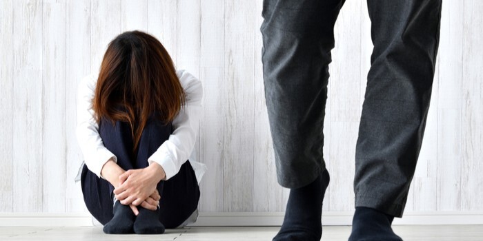 ガスライティング（モラハラ）とは？被害に遭った場合の対処法と離婚する際のポイント