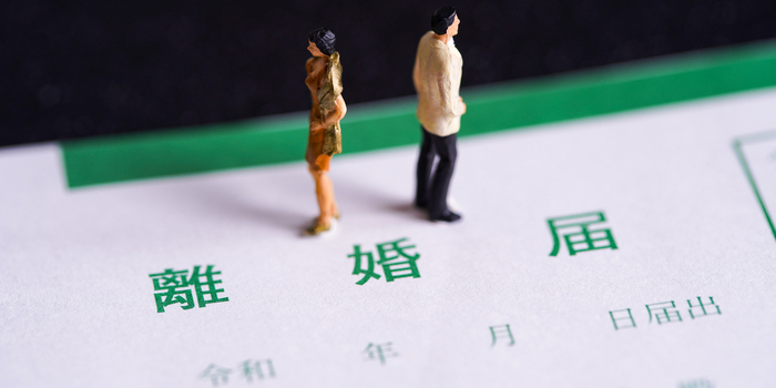 DVで離婚するには？必要な証拠や手続きの流れ、慰謝料の相場まで解説