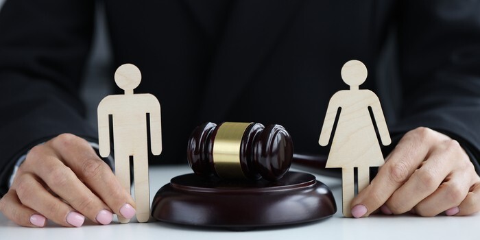 不倫は法律違反？不貞行為の定義と不倫がバレた場合の法的リスク