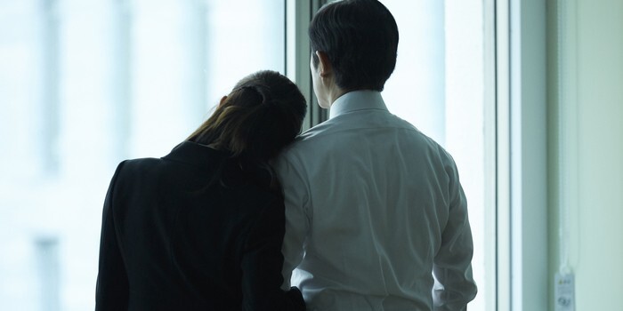 社内不倫とは｜きっかけ・バレる理由・リスクから対処法まで徹底解説