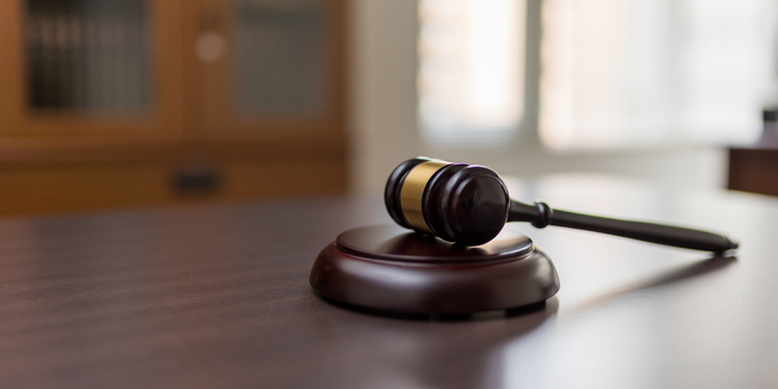 離婚裁判を欠席するとどうなる？敗訴リスクと欠席判決後の対処法を解説