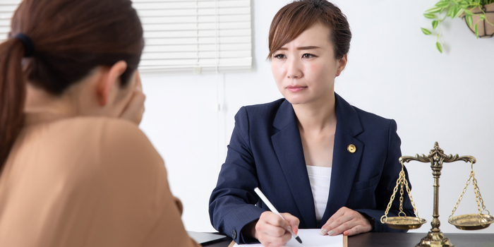 不倫相手の奥さんから慰謝料請求されたら？対処法や減額・拒否できるケースを解説