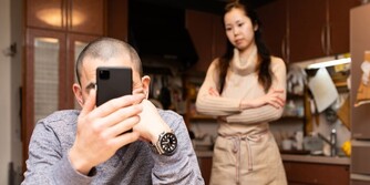 離婚しないでも不倫の慰謝料は請求できる？請求の条件や注意点、相場も ...