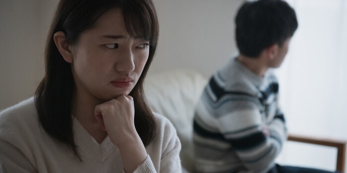 彼氏が既婚者だったらどうするべき？慰謝料相場や請求方法、対処法を解説