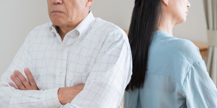 熟年不倫が発覚!慰謝料請求や財産分与で損をしないための基礎知識まとめ