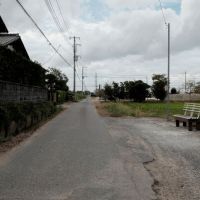 千葉県山武郡九十九里町粟生の売買物件/すぐ近くの道路脇にベンチ。この風景だけで休憩した気分
