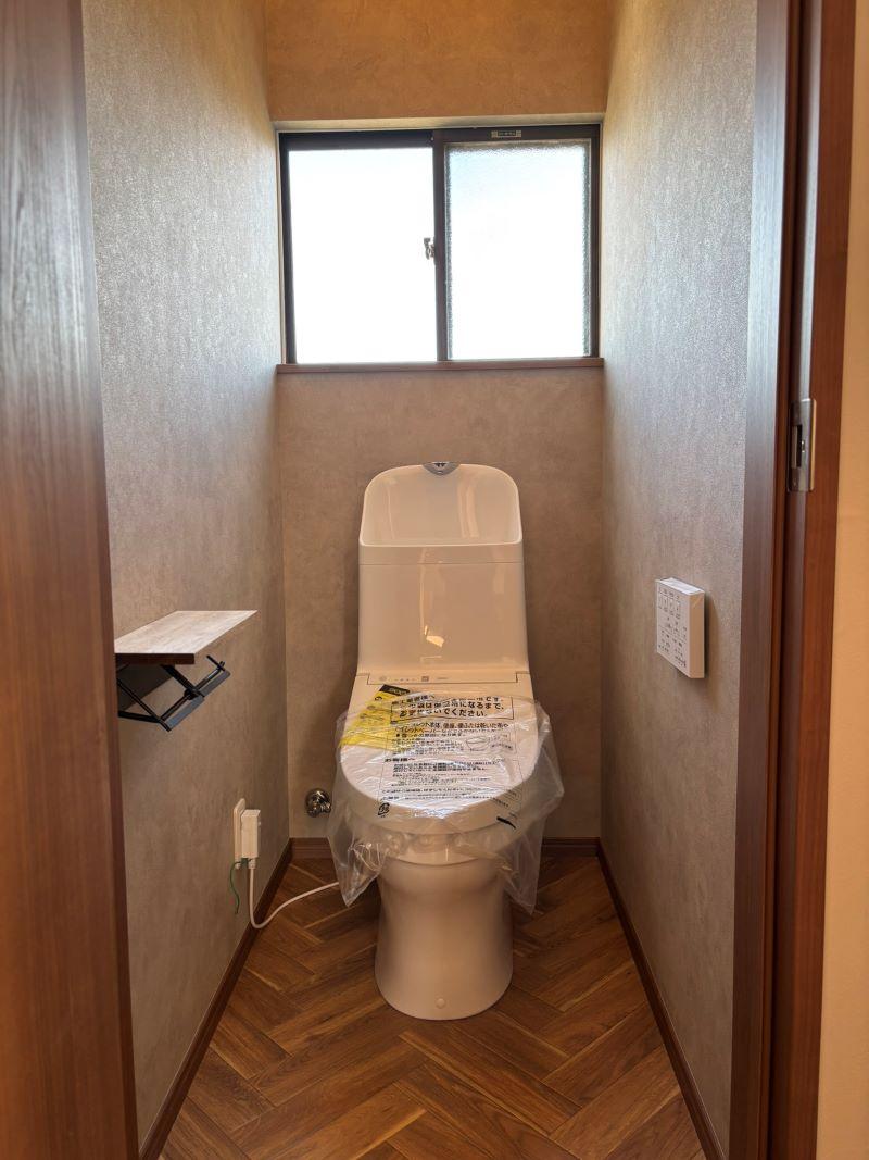 千葉県茂原市早野の売買物件/トイレは１階と2階の二か所にあります。トイレだけでなく床や壁もリフォームしています
