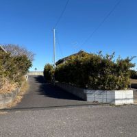 千葉県山武郡九十九里町真亀の売買物件/敷地後ろの遊歩道へ続く道（この通路は本物件の敷地一部となります）