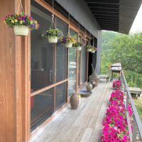 千葉県市原市山口の売買物件/室内へとアプローチとなるデッキも色とりどりに